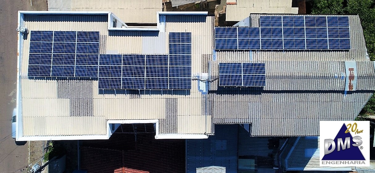 Vista aérea do painel fotovoltaico DMS Engenharia.