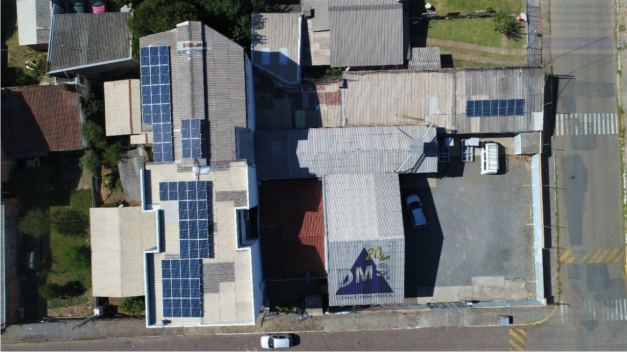 Vista aérea do painel fotovoltaico DMS Engenharia.